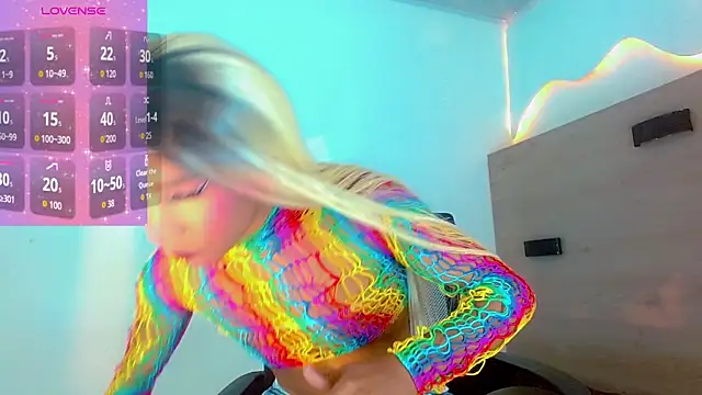 SinnthyaFoxxy online show from April 17, 2026, 7:38 pm