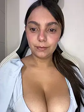 SOFIA BRIZZ online show from April 6, 2026, 8:04 am