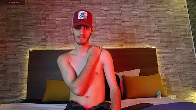 Enzo Crown online show from April 17, 2026, 11:40 pm