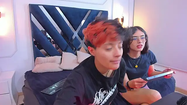 Kvs Kael online show from April 15, 2026, 4:18 am