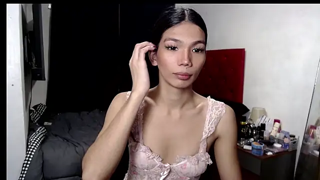 hikarilust23xx online show from May 27, 2026, 7:10 pm