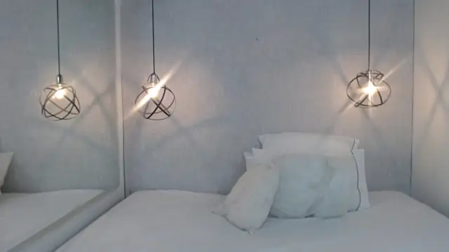 Danielaamber online show from April 14, 2026, 7:19 pm