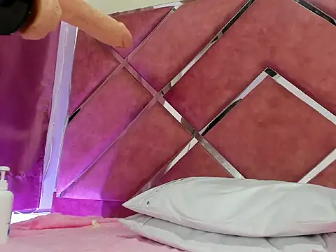 SofiaMendez1  online show from April 5, 2026, 3:24 am