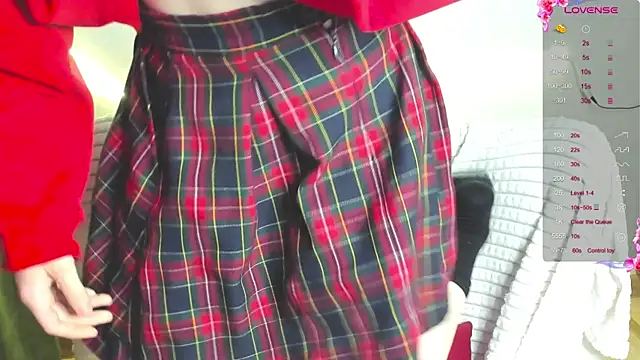 MiaKimiko online show from May 17, 2026, 1:38 am