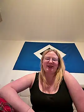 TruckerBabeLeenchen online show from April 20, 2026, 3:46 pm