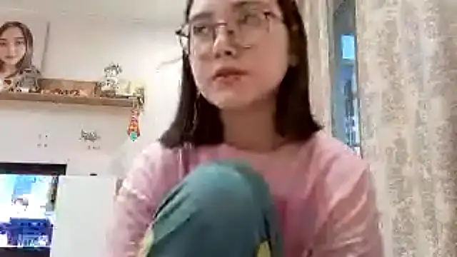 LezlieEllegood online show from April 6, 2026, 2:40 pm