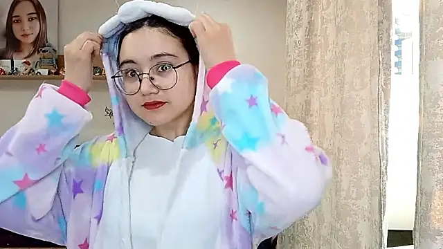 LezlieEllegood online show from April 12, 2026, 2:09 pm