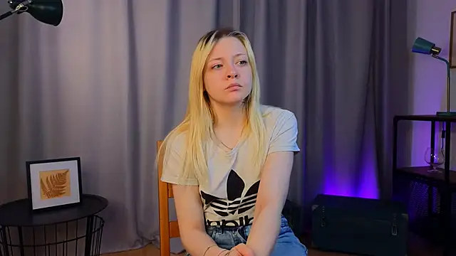 OliviaCaffery online show from April 17, 2026, 4:43 pm