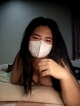 Alicee 001 online show from April 15, 2026, 5:06 pm