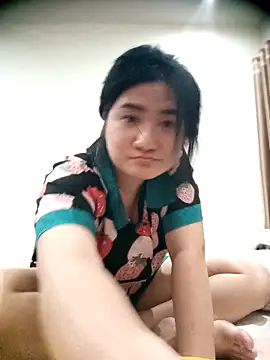 Alicee 001 online show from April 13, 2026, 4:22 pm