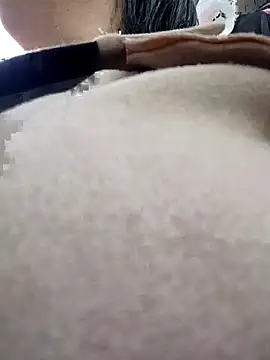 Lesli 26 online show from April 16, 2026, 6:52 pm