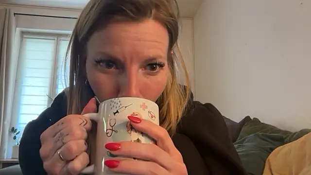 nursenextdoor901 online show from April 17, 2026, 5:43 am