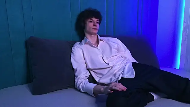 EdwardHogan online show from April 16, 2026, 3:13 pm