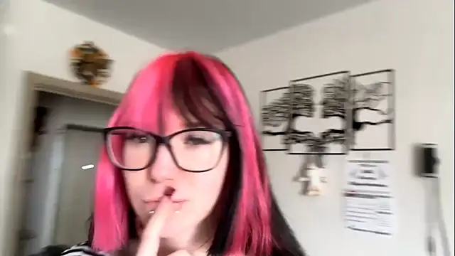 WifeAileen online show from April 7, 2026, 6:37 am