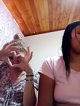 juliachannelhot online show from April 17, 2026, 9:06 pm