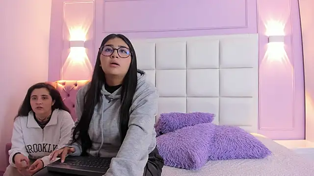 Elisa n Emma online show from April 16, 2026, 5:25 pm