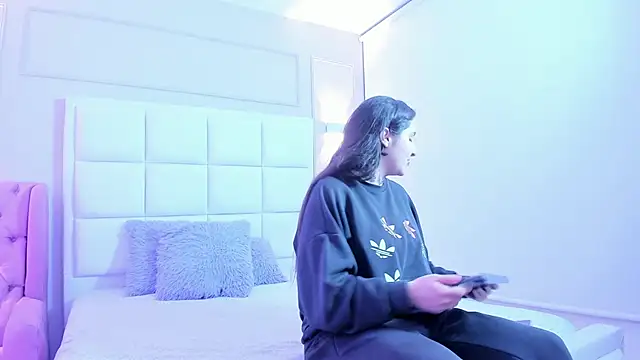 Elisa n Emma online show from April 14, 2026, 1:38 pm