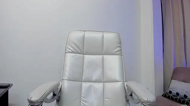 Charlie Foxie online show from April 11, 2026, 2:41 am