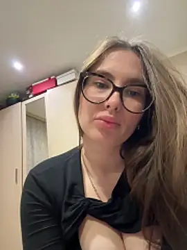 Lindasix online show from April 17, 2026, 5:16 pm