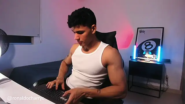 Snapshot of Massimo_Rinaldi chatting on July 1, 2026, 2:34 am Massimo Rinaldi online show from July 1, 2026, 2:34 am