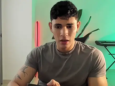 Massimo Rinaldi online show from April 10, 2026, 3:35 am