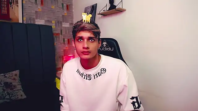 flaquito    online show from April 14, 2026, 8:25 pm