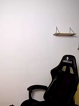 flaquito    online show from April 11, 2026, 8:23 pm