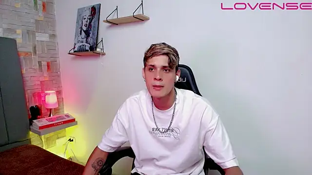 flaquito    online show from April 8, 2026, 8:32 pm