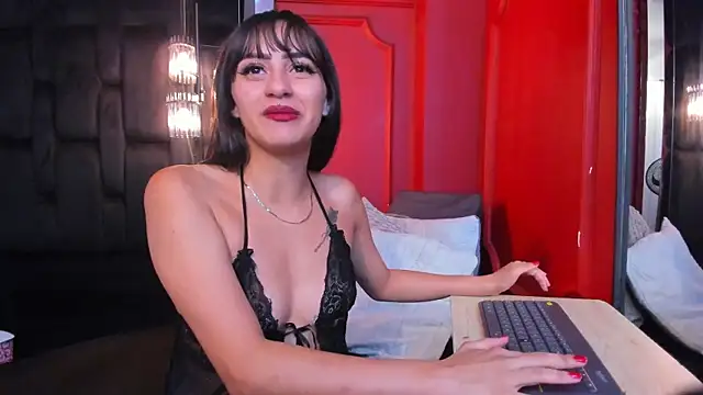 Alicecoule  online show from April 14, 2026, 11:59 am