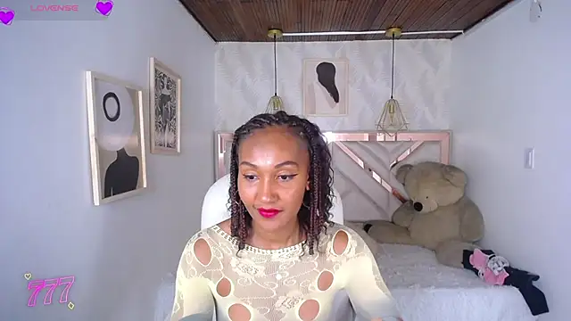 Leomi  online show from April 14, 2026, 8:03 pm