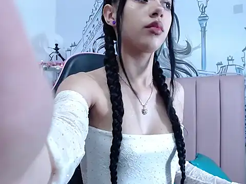 adulce pinkcm online show from April 15, 2026, 1:59 pm