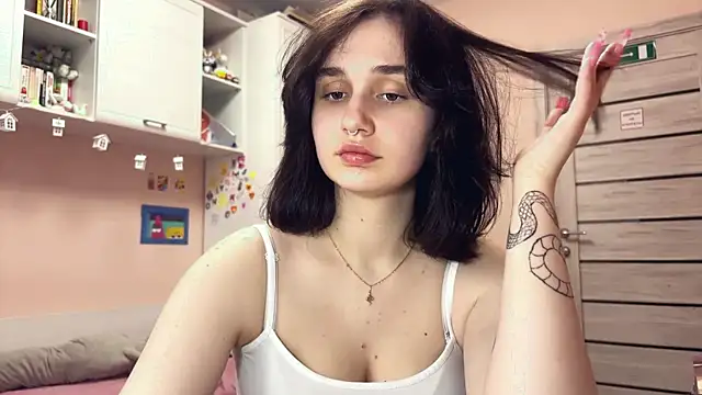 NoraSweetie online show from April 5, 2026, 2:13 pm