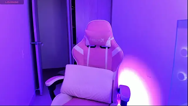 ISABELFORYOU03 online show from April 17, 2026, 1:19 am