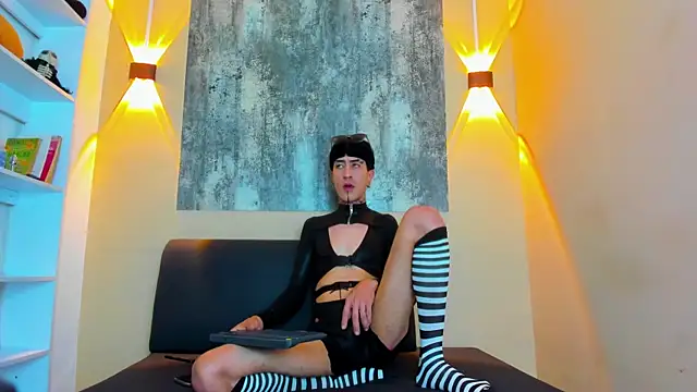 PODEROSO SAMAEL online show from April 17, 2026, 3:42 am