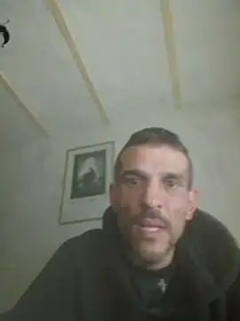 Snapshot of Guillelp chatting on May 18, 2026, 11:20 pm Guillelp online show from May 18, 2026, 11:20 pm