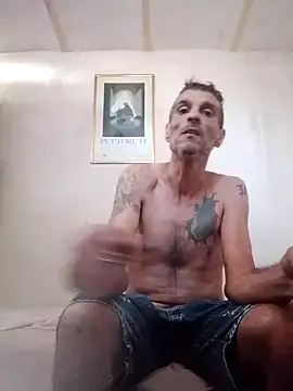 Snapshot of Guillelp chatting on April 24, 2026, 6:43 pm Guillelp online show from April 24, 2026, 6:43 pm