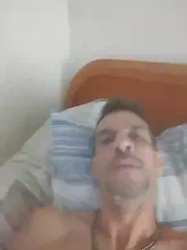 Snapshot of Guillelp chatting on April 27, 2026, 3:32 pm Guillelp online show from April 27, 2026, 3:32 pm