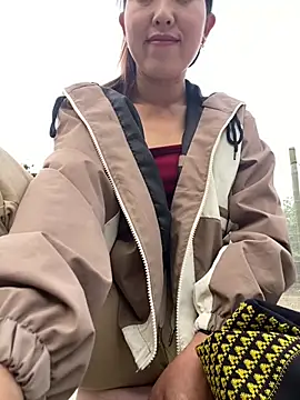 Huonglyna online show from April 5, 2026, 10:44 am