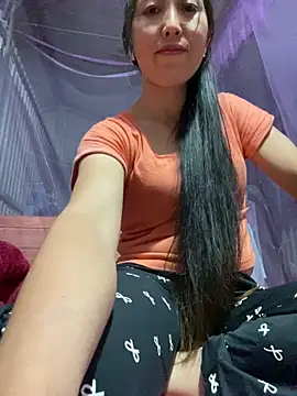 Huonglyna online show from April 15, 2026, 2:10 pm