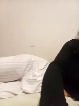 Lolaa92i online show from April 15, 2026, 12:27 am