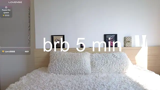 AstridRos online show from April 7, 2026, 1:18 am