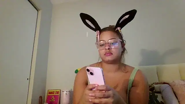 madzbailey online show from April 6, 2026, 4:46 am