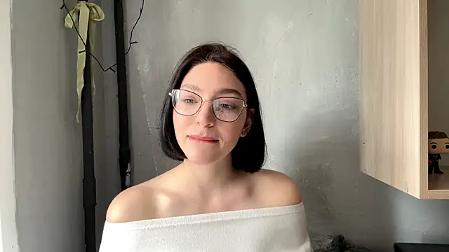 SinfulStarlight online show from April 9, 2026, 7:47 am