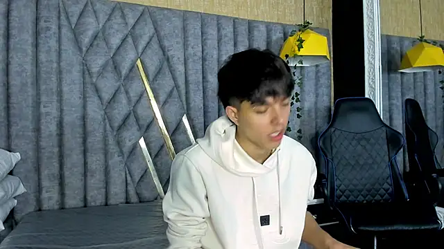 DamiaanXx online show from April 16, 2026, 12:39 pm