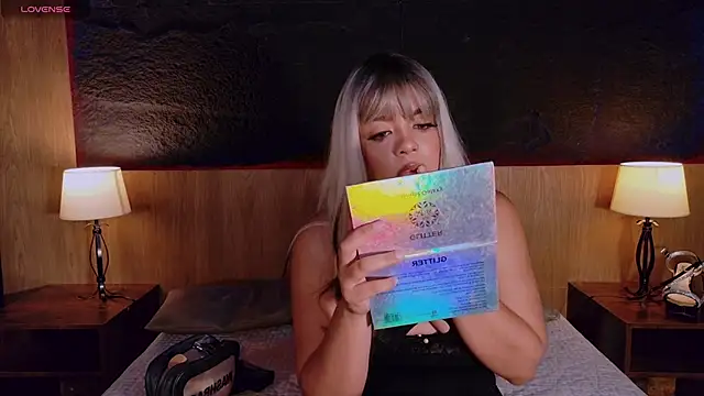 Violettcollins online show from April 17, 2026, 10:23 pm