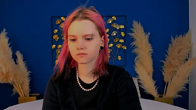 Lina Veyra online show from April 26, 2026, 12:02 pm