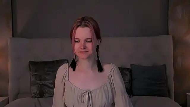 Lina Veyra online show from April 15, 2026, 7:58 pm