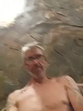Snapshot of chris-sbh11 chatting on June 4, 2026, 6:18 am chris-sbh11 online show from June 4, 2026, 6:18 am