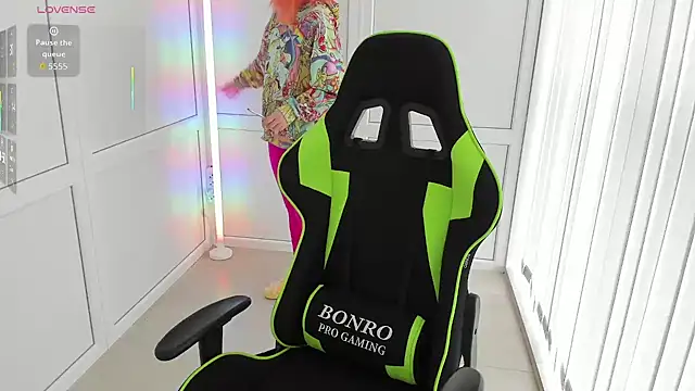 NightLeaf online show from April 6, 2026, 1:34 pm