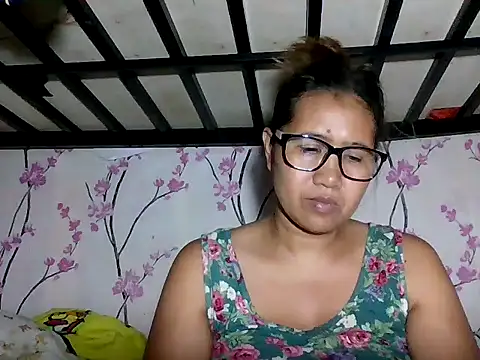  SweetSmile online show from April 15, 2026, 2:32 pm